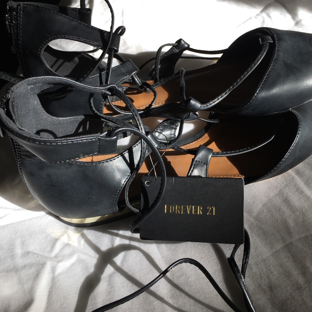 Forever21 Pointy Ballet Flat Black w/ Gold Heels 8
